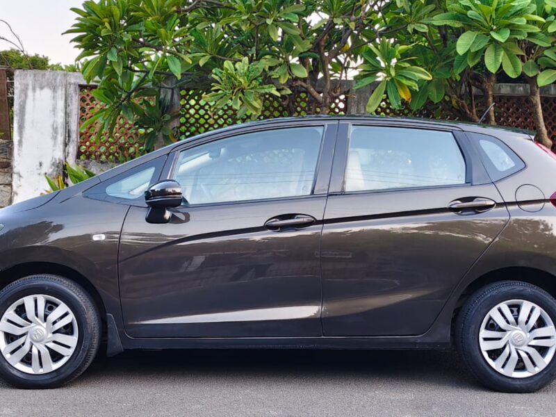 2016 HONDA JAZZ SV(Petrol)