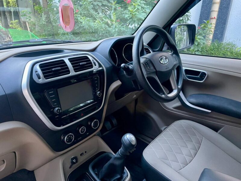 2017 Oct Mahindra TUV300 T10 (Diesel)