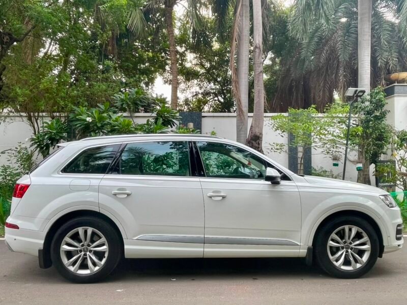 2019 July Audi Q7 45 TDI Technology pack AT (Diesel)