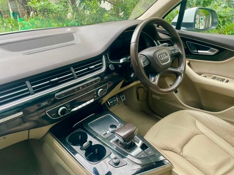 2019 July Audi Q7 45 TDI Technology pack AT (Diesel)