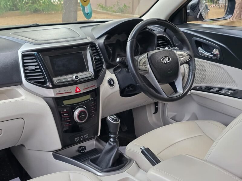 2019 JAN Mahindra Xuv300 W8 O Manual (Diesel)