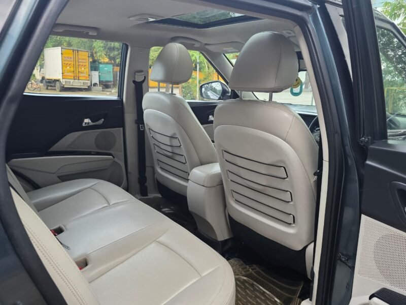 2019 JAN Mahindra Xuv300 W8 O Manual (Diesel)
