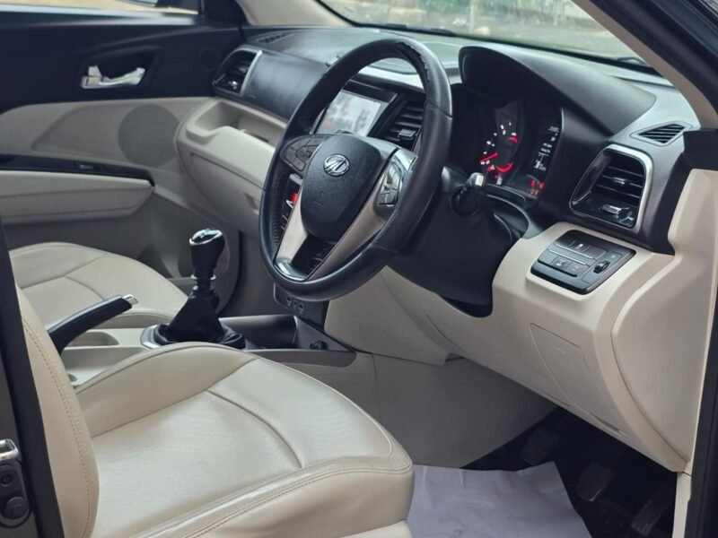 2019 JAN Mahindra Xuv300 W8 O Manual (Diesel)