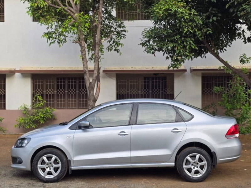 2014 June VW Vento 1.6 Highline (Diesel)
