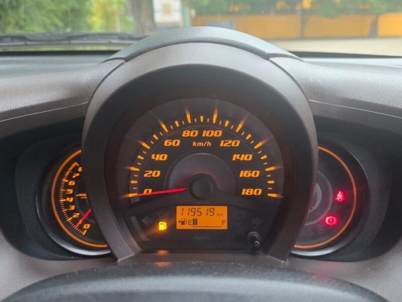 2014 Jan Honda Amaze VX (Petrol )