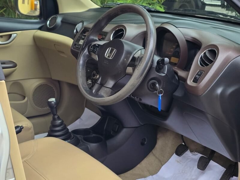 2014 Jan Honda Amaze VX (Petrol )